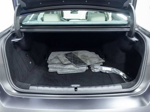 Used 2023 BMW i7 xDrive60 AWD/4WD image 9