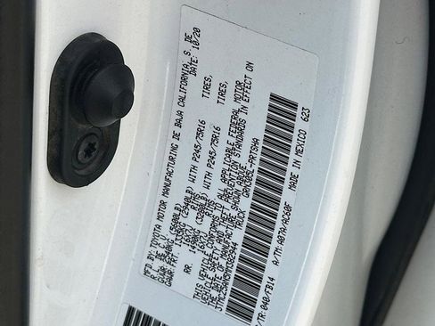 Certified 2021 Toyota Tacoma SR image 33