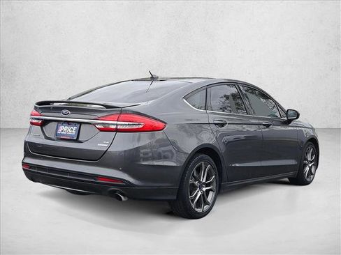 Used 2017 Ford Fusion SE w/ Equipment Group 201A image 5