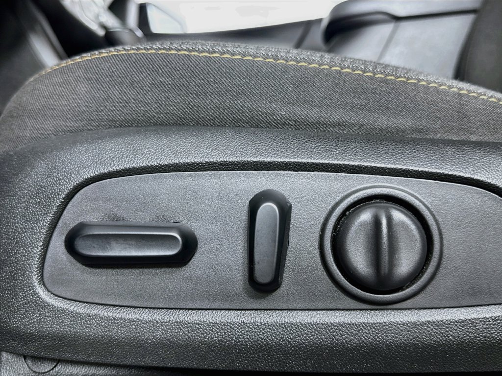 Used 2020 Chevrolet Equinox LT w/ LPO, Floor Liner Package FWD image 17