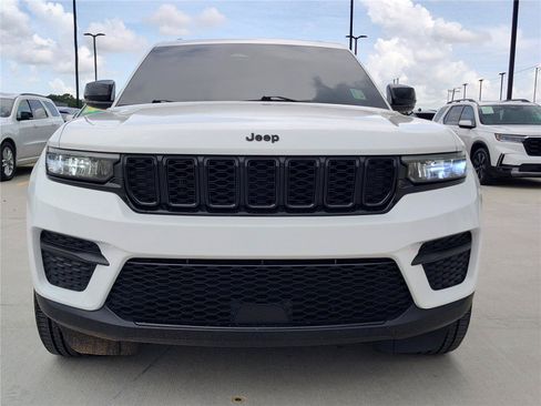 Used 2024 Jeep Grand Cherokee Altitude AWD/4WD image 11