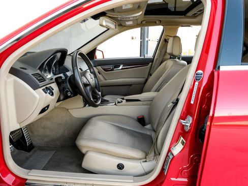 Used 2011 Mercedes-Benz C 300 Sedan w/ Premium 1 Pkg image 4