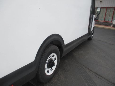 Used 2024 Chevrolet Brightdrop 600 w/ Commercial Equipment Package AWD/4WD image 17
