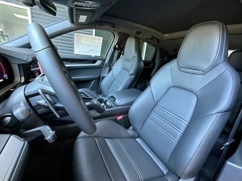 New 2026 Porsche Cayenne Coupe AWD/4WD image 5