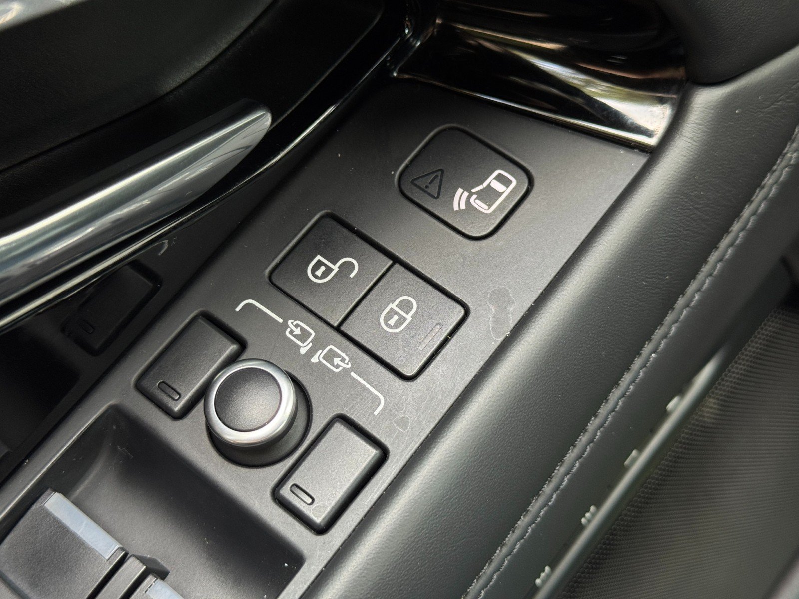 Used 2020 Land Rover Range Rover Evoque R-Dynamic HSE AWD/4WD image 16