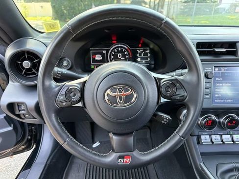 Used 2022 Toyota GR86 Premium w/ ALL Weather Mat Package (TMS) RWD image 22