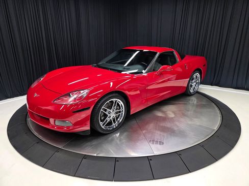 Used 2006 Chevrolet Corvette Coupe w/ Preferred Equipment Group RWD image 9