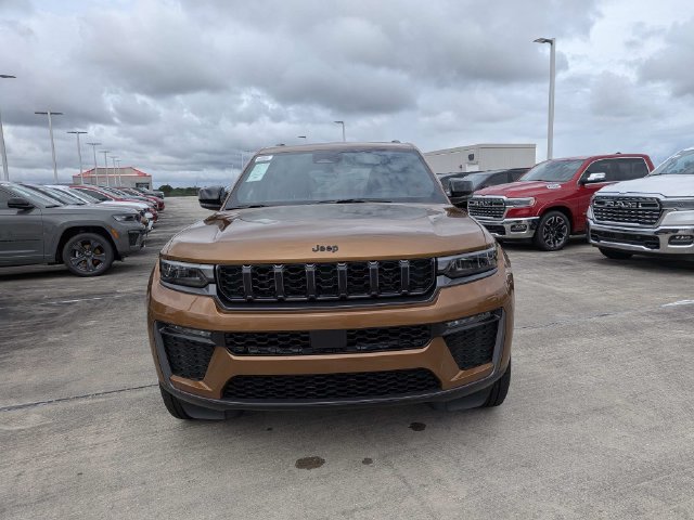 New 2026 Jeep Grand Cherokee Limited w/ Limited Altitude Package AWD/4WD image 9