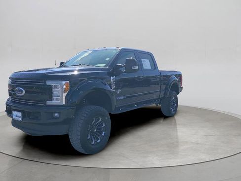 Used 2018 Ford F250 Lariat w/ Lariat Ultimate Package image 3