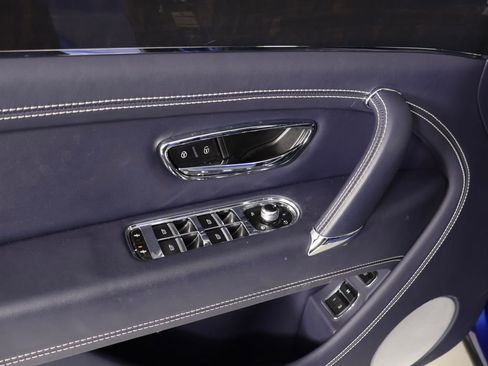 Used 2019 Bentley Bentayga image 30