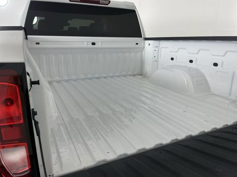 Used 2025 GMC Sierra 1500 SLE image 25