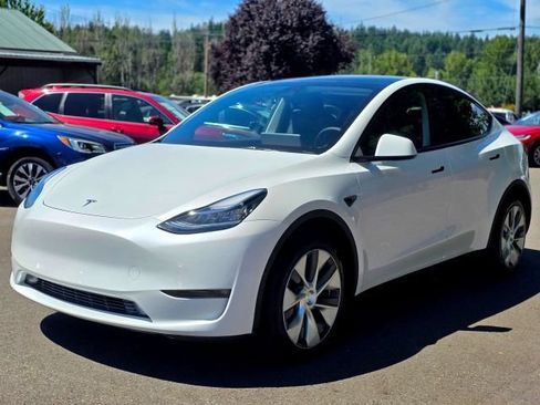 Used 2023 Tesla Model Y Long Range AWD/4WD image 4