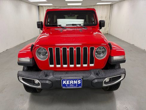 Used 2019 Jeep Wrangler Unlimited Sahara w/ Dual Top Group AWD/4WD image 8