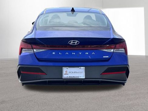 Used 2025 Hyundai Elantra Limited FWD image 17