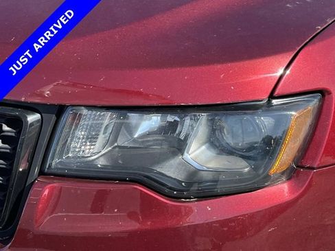 Used 2018 Jeep Grand Cherokee Altitude AWD/4WD image 6