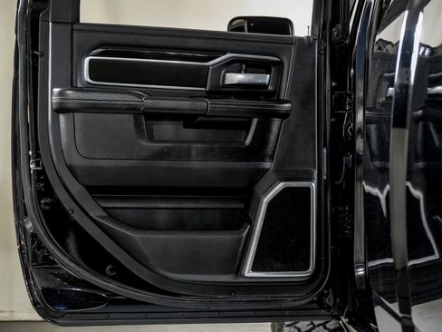 Used 2020 RAM 2500 Laramie w/ Night Edition image 37