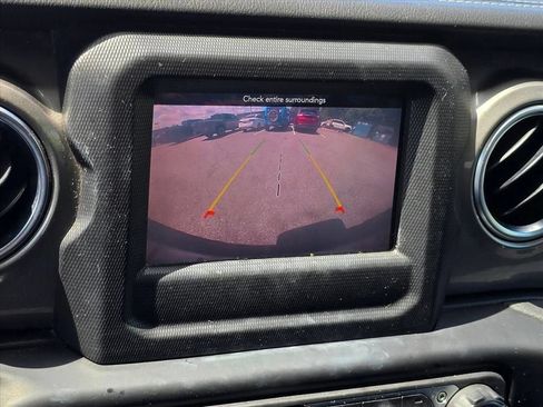 Used 2021 Jeep Wrangler Unlimited Sahara AWD/4WD image 6