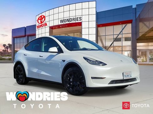 Used 2022 Tesla Model Y Long Range AWD/4WD image 1