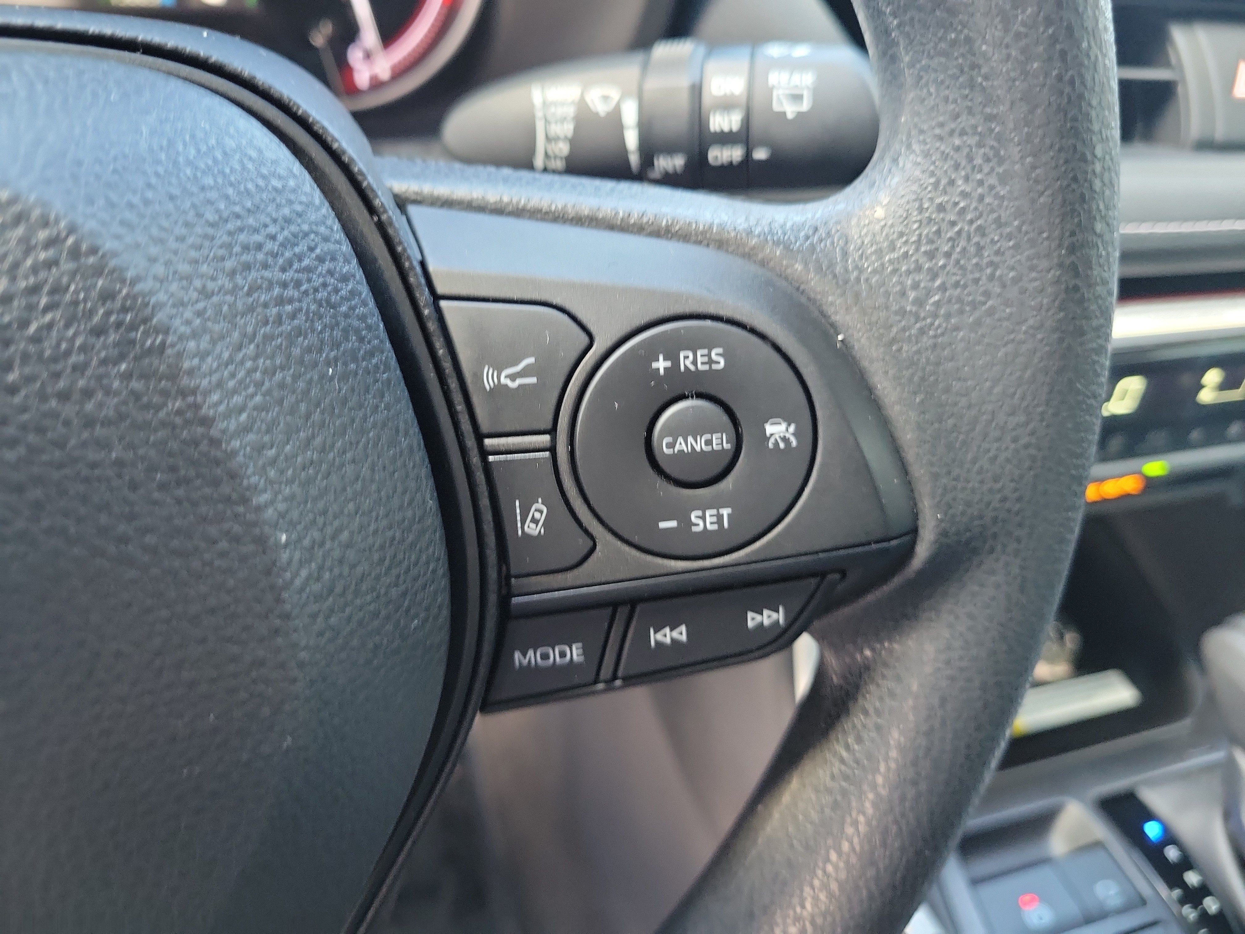 Used 2024 Toyota RAV4 XLE FWD image 27