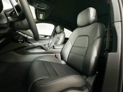 New 2025 Porsche Cayenne Coupe image 5