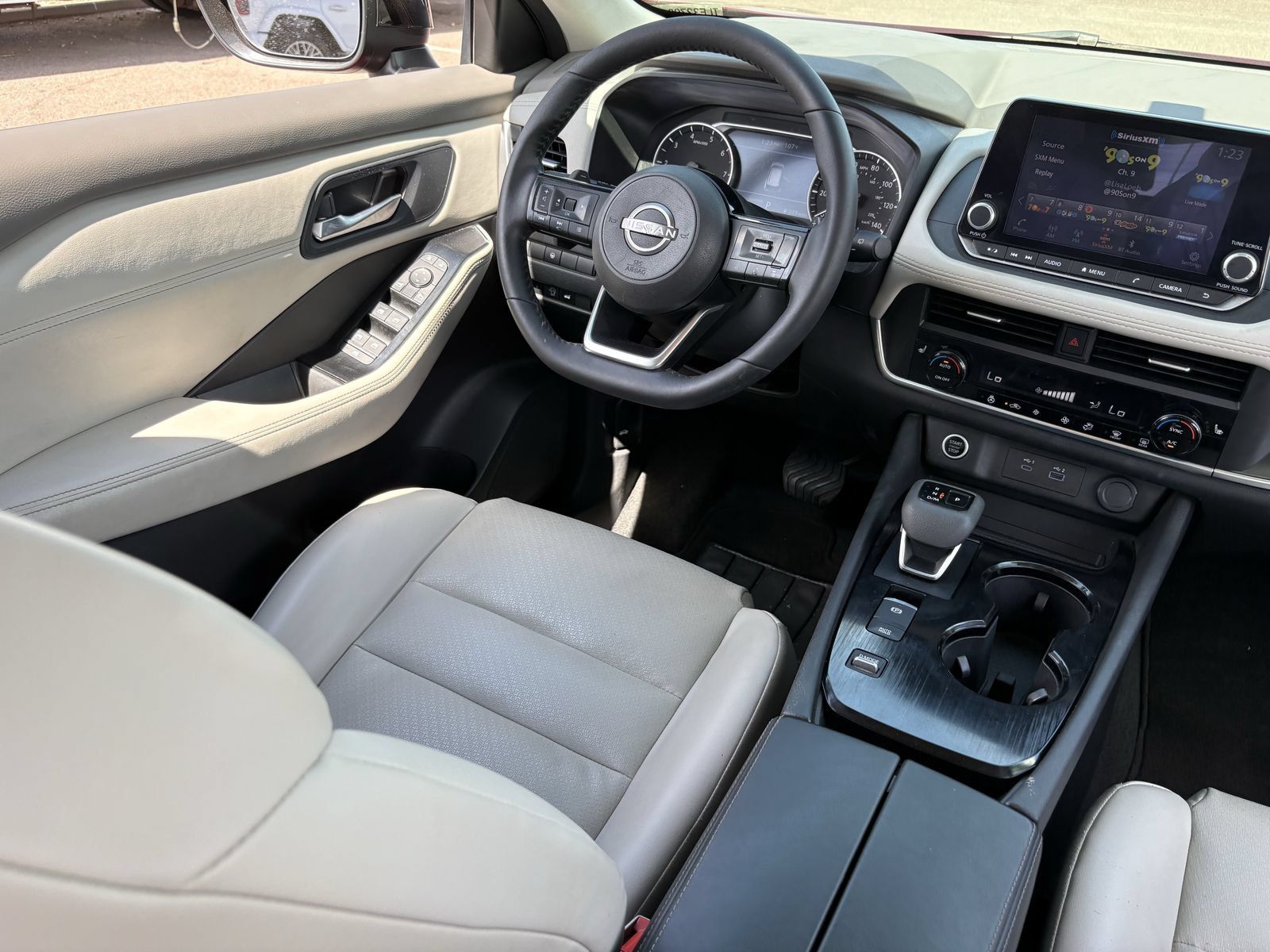 Used 2023 Nissan Rogue SV w/ SV Premium B Package FWD image 19