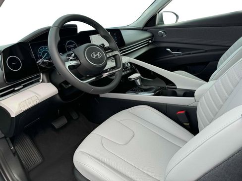 New 2025 Hyundai Elantra Limited FWD image 14