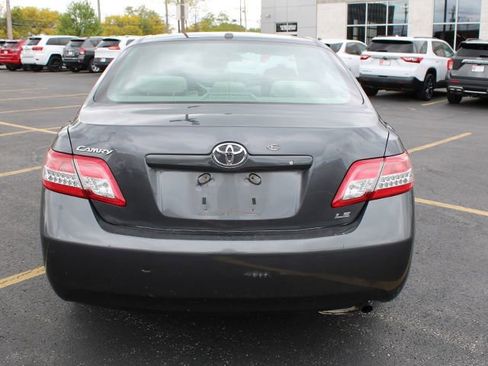 Used 2010 Toyota Camry LE FWD image 6