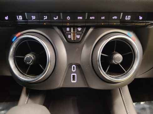 Used 2025 Chevrolet Blazer LT FWD image 20