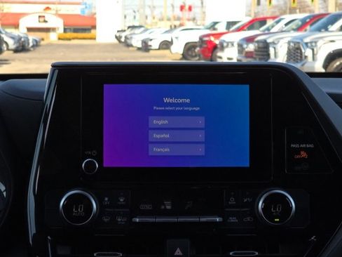 Used 2024 Toyota Highlander LE image 13