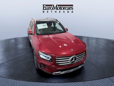 Used 2025 Mercedes-Benz GLB 250 4MATIC image 4