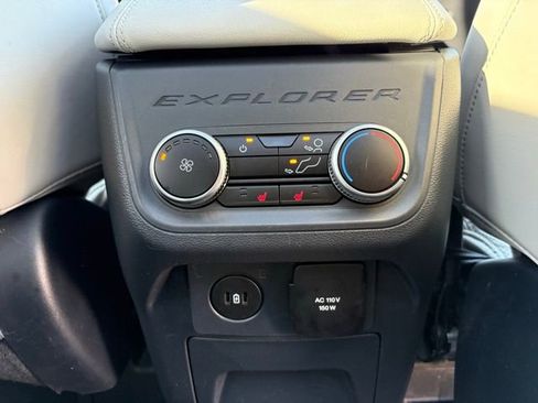 Used 2025 Ford Explorer Platinum w/ Ultimate Package image 19