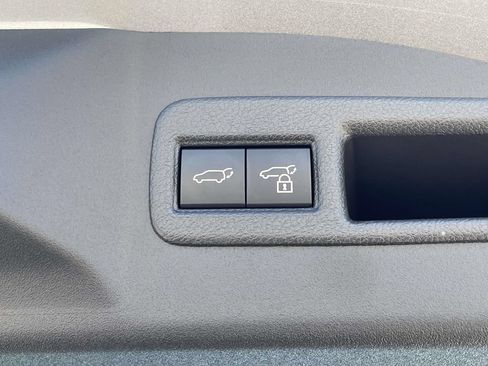 Used 2025 Toyota bZ4X FWD image 32