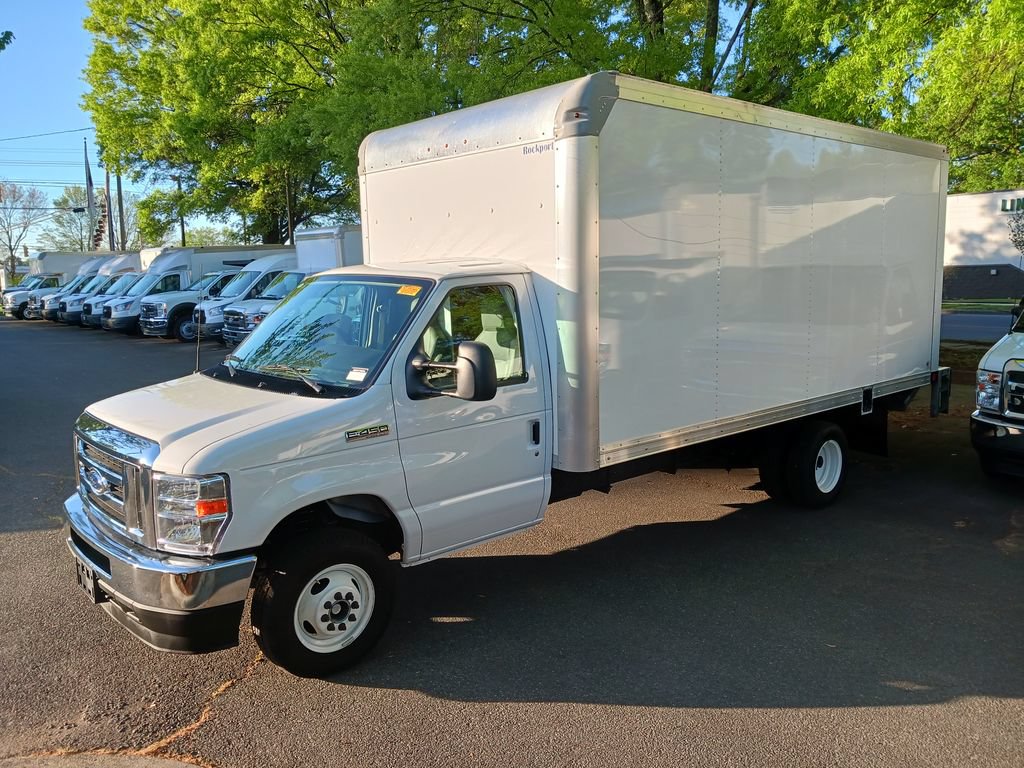Used 2025 Ford E-450 and Econoline 450 Super Duty w/ Power Equipment Group RWD image 1
