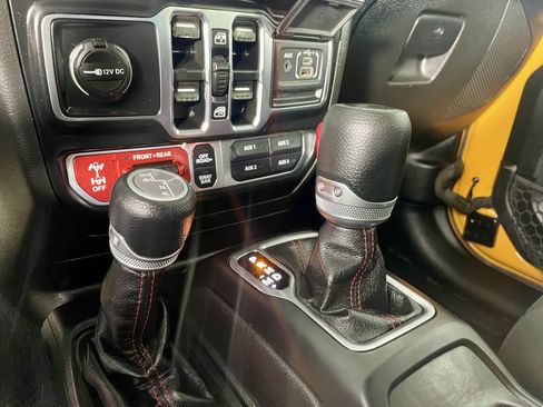 Used 2021 Jeep Wrangler Unlimited Rubicon AWD/4WD image 17
