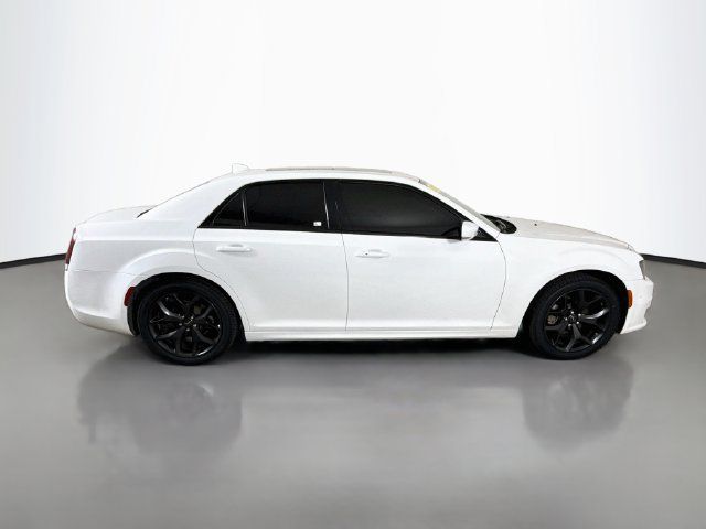 Used 2022 Chrysler 300 Touring L w/ Popular Equipment Group RWD image 9