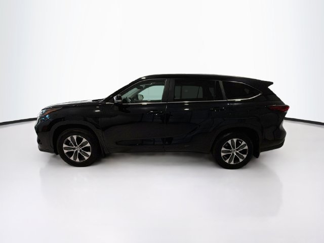 Certified 2026 Toyota Highlander XLE AWD/4WD image 4