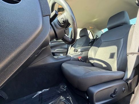 Used 2023 Chrysler 300 Touring w/ Sport Appearance Package RWD image 10