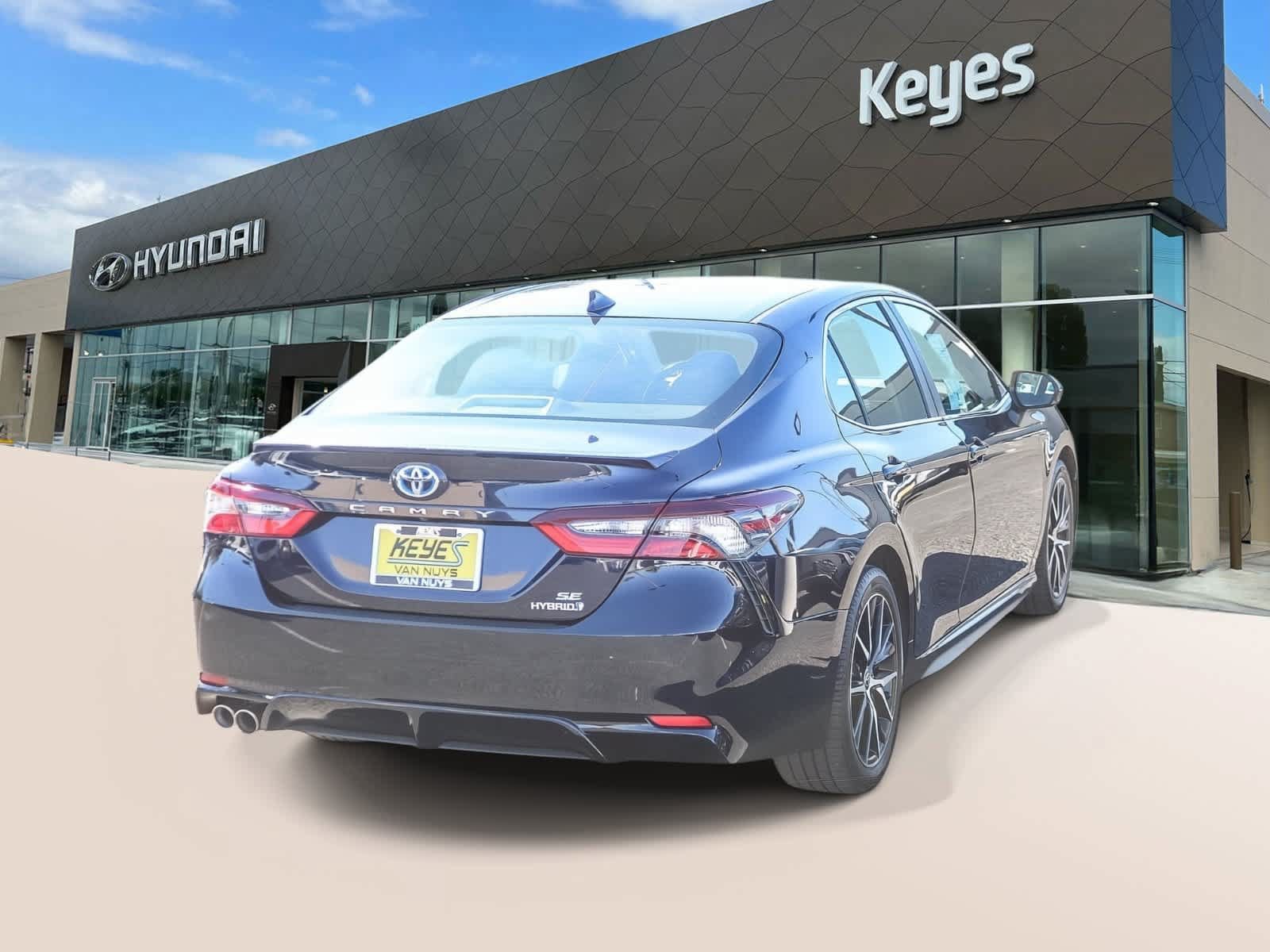 Used 2022 Toyota Camry SE FWD image 4