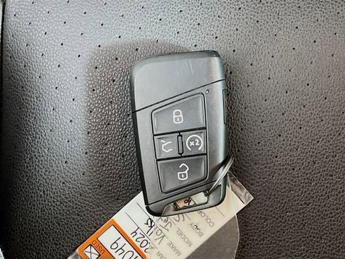 Used 2024 Volkswagen Jetta SE image 29