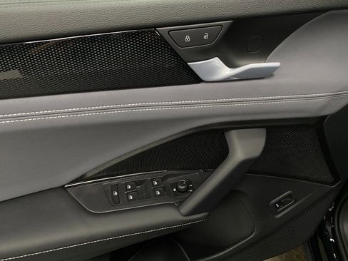 New 2025 Volkswagen Tiguan SE image 29