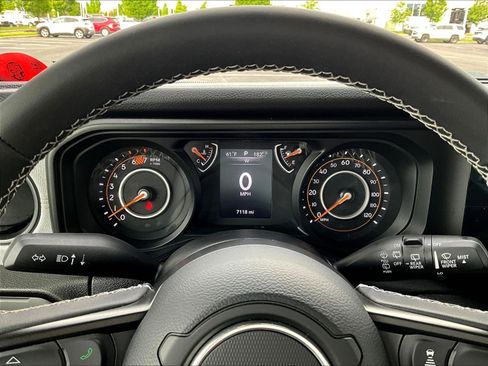 Used 2025 Jeep Wrangler Unlimited Sport AWD/4WD image 13