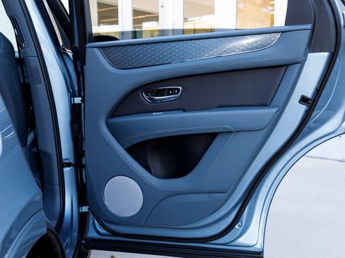 Used 2023 Bentley Bentayga image 18