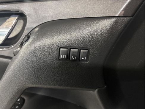 Used 2020 Nissan Rogue SV w/ Premium Package image 23