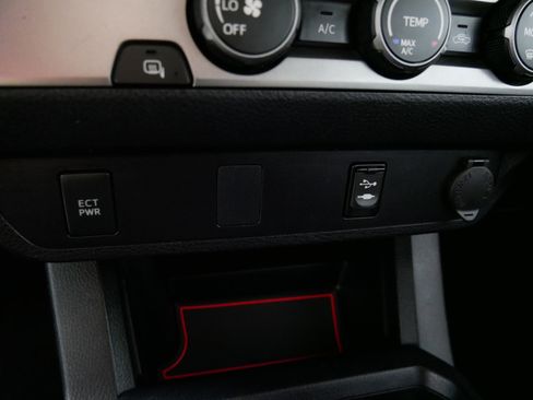 Used 2019 Toyota Tacoma SR w/ SR Convenience Package image 29