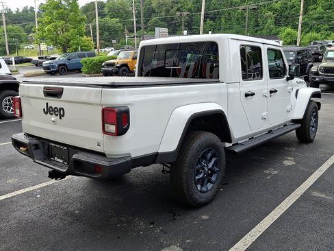 New 2026 Jeep Gladiator Sport AWD/4WD image 3