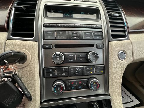 Used 2011 Ford Taurus Limited w/ 301A Rapid Spec Order Code FWD image 11