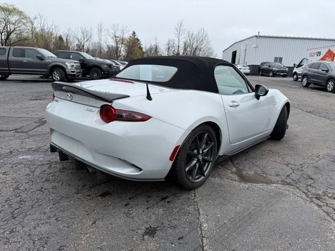 Used 2016 MAZDA MX-5 Miata Club RWD image 9