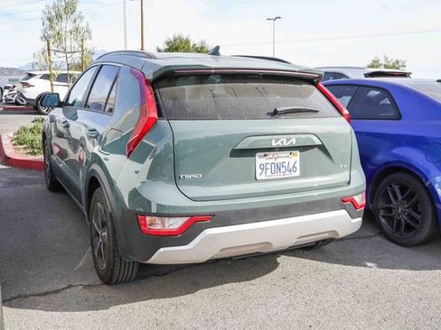 Certified 2023 Kia Niro EX image 12