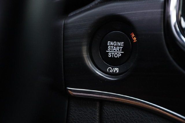 Used 2020 Jeep Grand Cherokee Limited AWD/4WD image 16