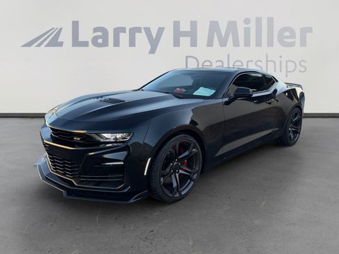 Used 2019 Chevrolet Camaro SS RWD image 1